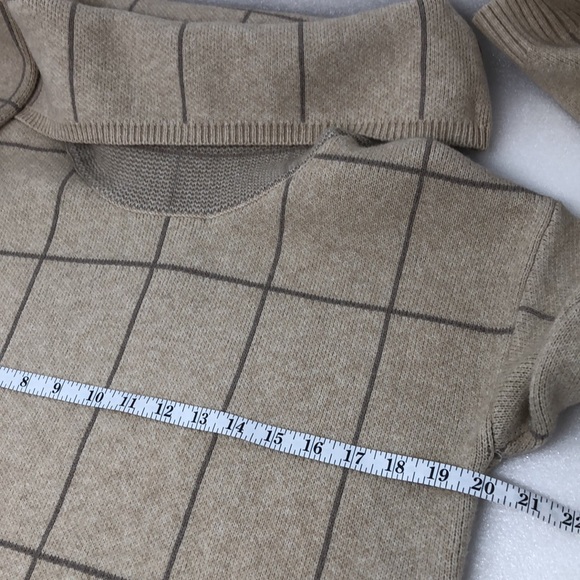 "The Anna" Oatmeal/Beige Window Pane Turtleneck Size Medium - Picture 7 of 12